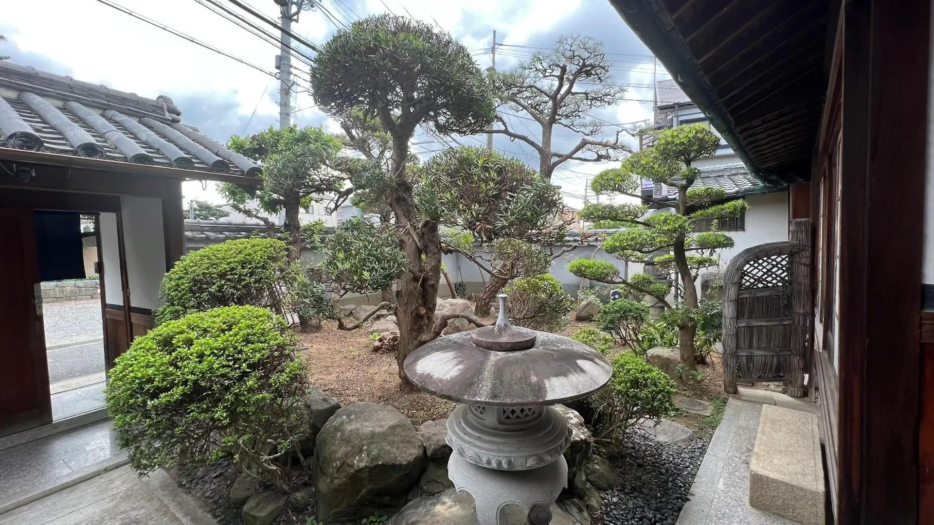 和風庭園豪邸 contacts